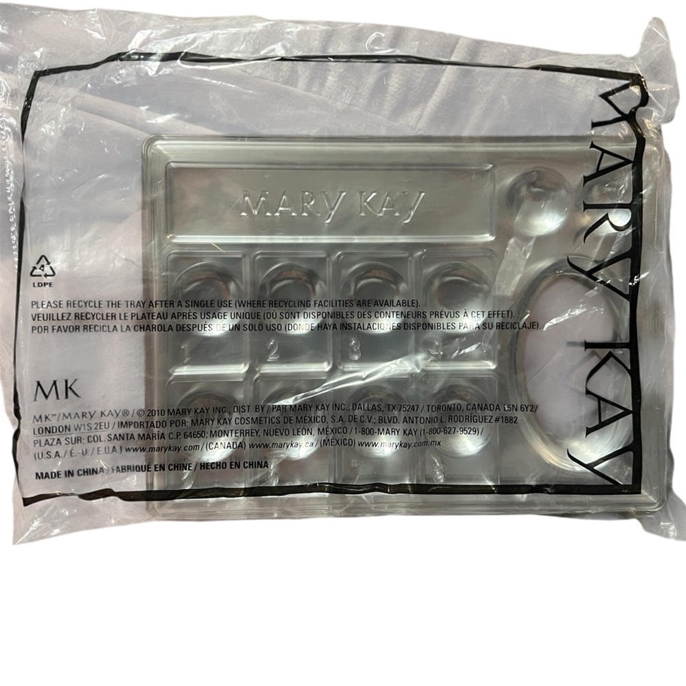 Mary Kay Plastic Cosmetic Demonstration Trays 30 count Brand New!